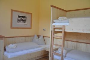 Rúm í herbergi á JUFA Hotel Gitschtal