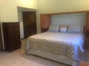 Katil atau katil-katil dalam bilik di Alaska Home Rental
