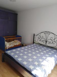 Ένα ή περισσότερα κρεβάτια σε δωμάτιο στο Orchid Apartment