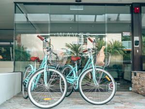 two bikes parked next to each other in a building at Waves Byron Bay in Byron Bay