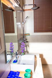 Amora Lagoon Hotel的一间浴室