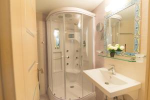 A bathroom at All Saints Villas
