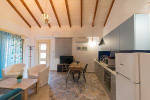 A kitchen or kitchenette at All Saints Villas