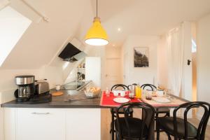 Dapur atau dapur kecil di Le Nid Douillet, climatisation et parking privé