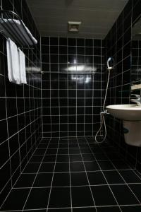Koupelna v ubytování Rich Zone Hotel