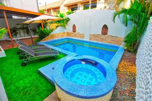 Bazén v ubytování Grande Adam Private Pool Villa nebo v jeho okolí