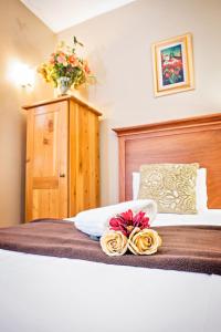 เตียงในห้องที่ Nolangeni Hotel