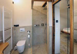 Ein Badezimmer in der Unterkunft Gästehaus Alte Glaserei
