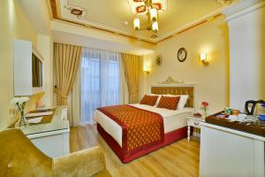 A bed or beds in a room at Yılsam Sultanahmet Hotel