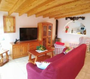 TV a/nebo společenská místnost v ubytování Chalet Ruta Las Lagunetas