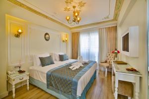 Ein Bett oder Betten in einem Zimmer der Unterkunft Yılsam Sultanahmet Hotel
