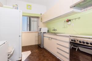 A cozinha ou kitchenette de Cosy apartment in Almada