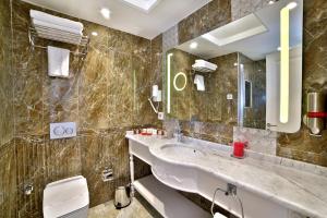 Ein Badezimmer in der Unterkunft Yılsam Sultanahmet Hotel