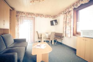 Telewizja i/lub zestaw kina domowego w obiekcie Pension Waldruh - Tannenheim