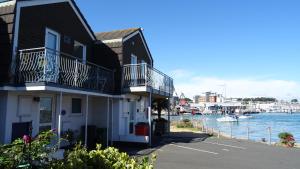 Budova, kde se apartmán nachází + 11 fotografií