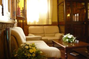 Posezení v ubytování Hotel Restaurante Las Buitreras