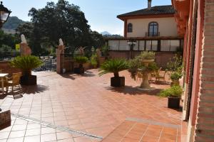 Vonkajšia záhrada v ubytovaní Hotel Sierra de Ubrique
