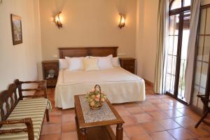 Posteľ alebo postele v izbe v ubytovaní Hotel Sierra de Ubrique