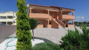 Gallery image of Apartments Villa Lucky in Vir