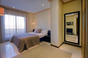 Säng eller sängar i ett rum på Apartamentos Mediterráneo Real