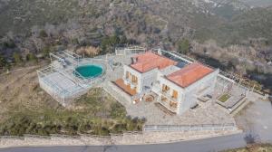 Bazén v ubytování Faris Hotel nebo v jeho okolí