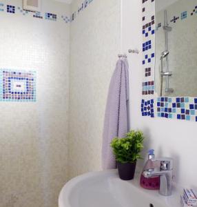 a bathroom with a white tub and a sink at Gute Zeit in Hamburg