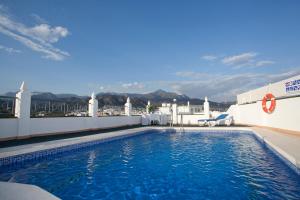 Majoituspaikassa Hotel Bajamar Centro tai sen lähellä sijaitseva uima-allas