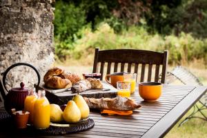 Opcije za doručak na raspolaganju gostima u objektu Domaine de Cazaban