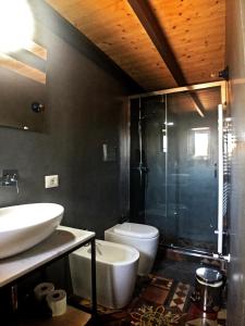 A bathroom at Il Coro delle Nuvole