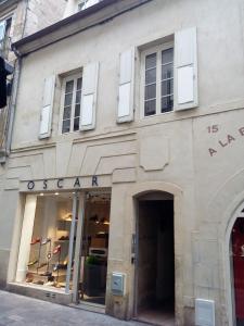 sklep przed budynkiem na ulicy w obiekcie La Musette w mieście Dijon