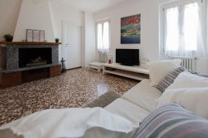 Posedenie v ubytovaní Family Nest Overlooking Lake Como - by Rent All Como