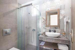 Koupelna v ubytování Seabird Apartments + 40 fotografií