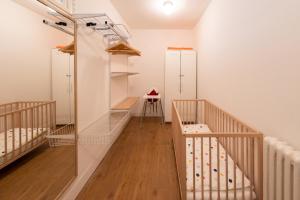 Posteľ alebo postele v izbe v ubytovaní Family Nest Overlooking Lake Como - by Rent All Como