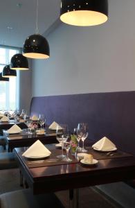 
A restaurant or other place to eat at Dazzler by Wyndham Puerto Madryn
