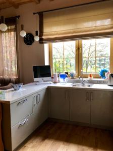 A kitchen or kitchenette at Holiday House Laura