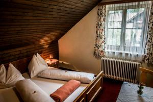 a bedroom with a large bed with a window at fanning 91 (zur Veitlerin) in Mariapfarr