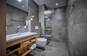 A bathroom at Landgasthof Wurm