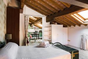 A bed or beds in a room at Piazza Maggiore Jungle Bijoux