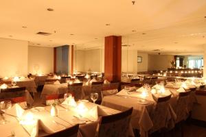 Um restaurante ou outro lugar para comer em Travel Inn Live & Lodge Ibirapuera Flat Hotel