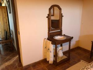 a bathroom with a sink and a mirror on a wall at El Pajero de Erese in Erese