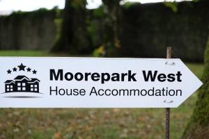 Certifikát, hodnocení, plakát nebo jiný dokument vystavený v ubytování Moorepark West House