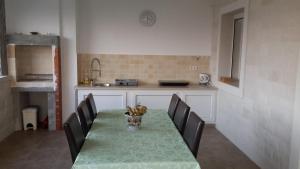 A kitchen or kitchenette at Apartments Marko Sutivan Insel Brać
