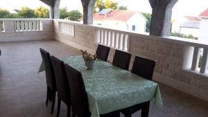 A balcony or terrace at Apartments Marko Sutivan Insel Brać