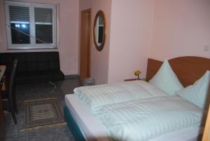 Postel nebo postele na pokoji v ubytování Hotel & Restaurant Garda