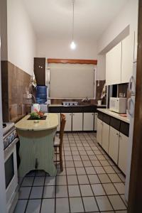 Kuchyň nebo kuchyňský kout v ubytování Maria Court 2, Apt 32