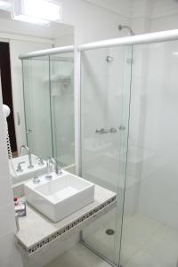 A bathroom at Hotel Kehdi Plaza