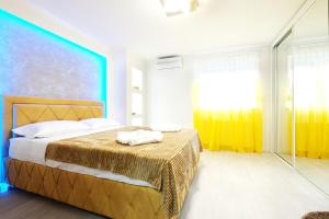 a bedroom with a bed with yellow and blue at Apartment Paradise SunShine in Belgrade