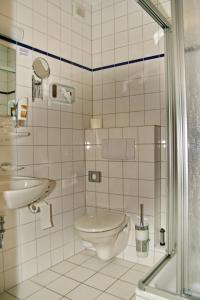 Ett badrum på Hotel Restaurant Moselblick