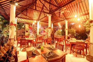 Un restaurante o sitio para comer en Bali Dream Resort Ubud