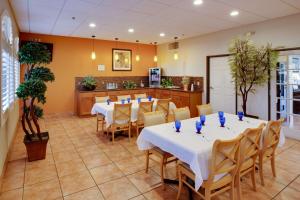 ห้องอาหารหรือที่รับประทานอาหารของ Best Western Copper Hills Inn